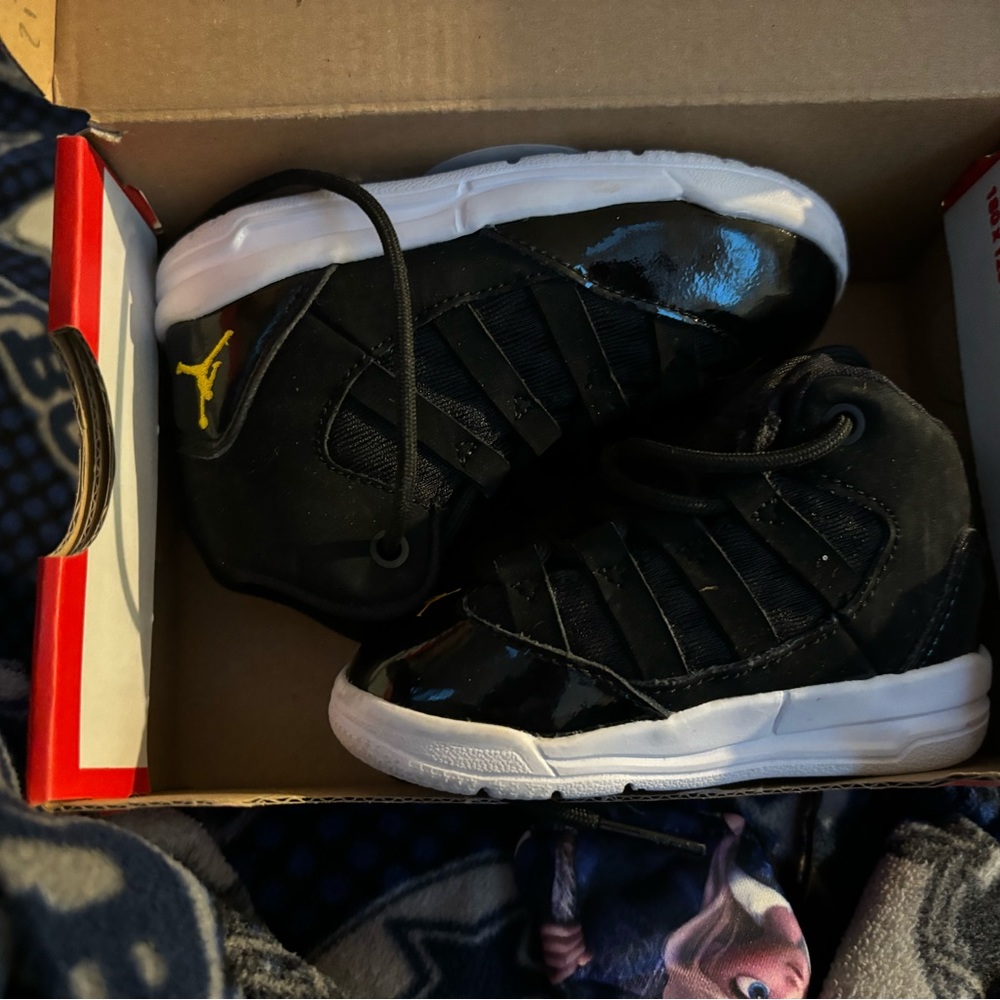Kids shoes